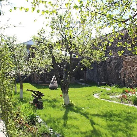 Berlin Art Hotel Gyumri Bagian luar foto