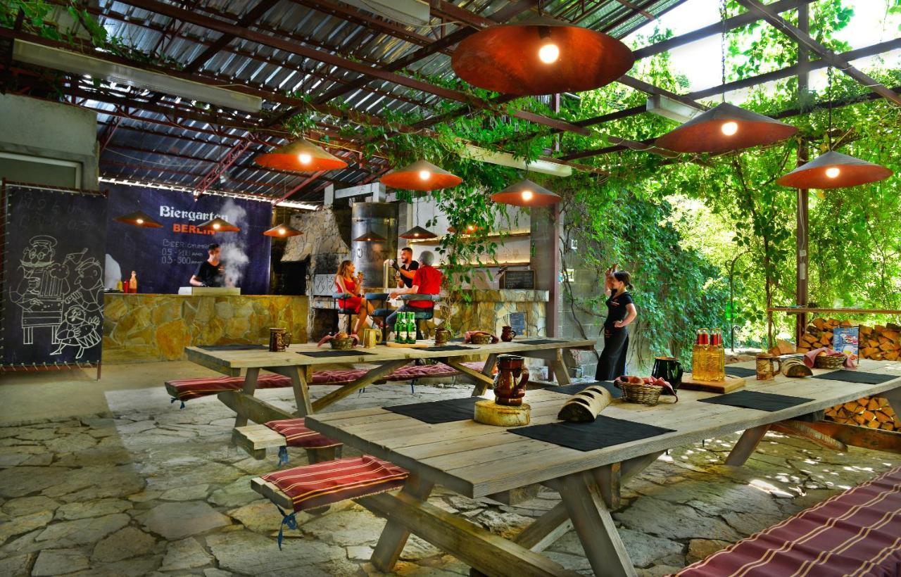 Berlin Art Hotel Gyumri Bagian luar foto
