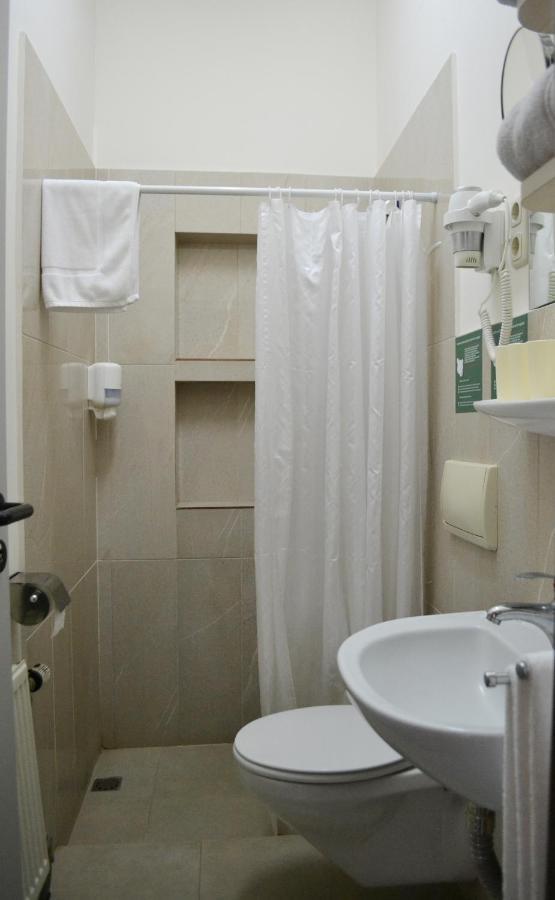 Berlin Art Hotel Gyumri Bagian luar foto