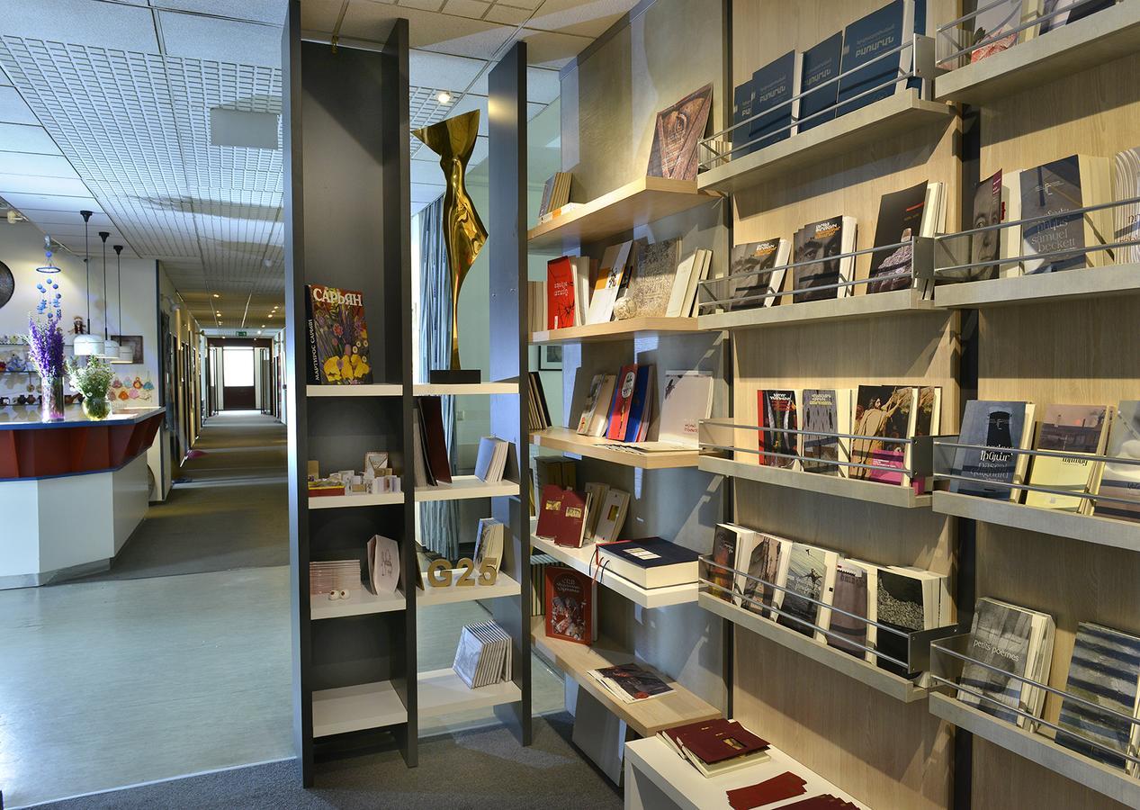 Berlin Art Hotel Gyumri Bagian luar foto